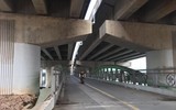 Cầu vòm sắt vượt hồ Linh Đàm 65 tỷ đồng vắng người qua lại