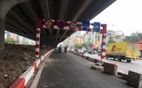 Xén dải phân cách, giảm ùn tắc trên đường Nguyễn Xiển