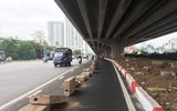 Xén dải phân cách, giảm ùn tắc trên đường Nguyễn Xiển