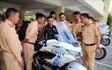 Cục Cảnh sát giao thông bàn giao 30 siêu mô tô Honda Goldwing cho 11 tỉnh, thành phố