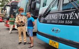 CSGT đo nồng độ cồn lái xe trước khi xuất bến