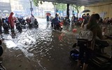 Hà Nội: Nhiều nơi bị ngập sâu sau trận mưa trưa 11/8