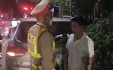 Lái xe 'ngất ngưởng' rời quán nhậu vẫn cầm lái