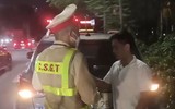 Lái xe 'ngất ngưởng' rời quán nhậu vẫn cầm lái