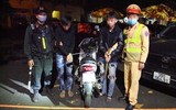 Chặn đứng nhóm thanh niên chạy xe máy tốc độ cao, vác hung khí diễu phố Hà Nội