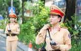 Nữ Cảnh sát giao thông Thủ đô 'đội nắng' xử lý vi phạm nồng độ cồn