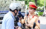 Nữ Cảnh sát giao thông Thủ đô 'đội nắng' xử lý vi phạm nồng độ cồn