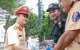 Hà Nội nắng nóng gay gắt, CSGT Thủ đô bám đường xử lý vi phạm