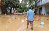 Lũ rút, người dân Yên Bái khẩn trương dọn 'biển rác'