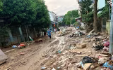 Lũ rút, người dân Yên Bái khẩn trương dọn 'biển rác'
