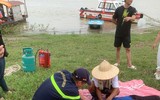 Hướng dẫn kỹ năng cứu nạn đuối nước cho người dân thuyền chài trên sông Hồng