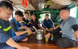 Hướng dẫn kỹ năng cứu nạn đuối nước cho người dân thuyền chài trên sông Hồng