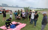 Hướng dẫn kỹ năng cứu nạn đuối nước cho người dân thuyền chài trên sông Hồng