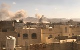 [[ẢNH]: Saudi Arabia ném bom sân bay Sanaa khi Houthi áp sát thành phố chiến lược