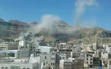 [[ẢNH]: Saudi Arabia ném bom sân bay Sanaa khi Houthi áp sát thành phố chiến lược