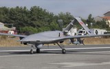 [ẢNH] UAV Bayraktar-TB2 Thổ Nhĩ Kỳ xuất hiện trên bầu trời Idlib ở Syria