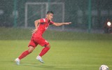 Thầy trò HLV Park ướt sũng 
