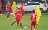 Thầy trò HLV Park ướt sũng 