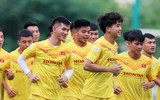 HLV Park gây sốt khi chơi bóng cùng 