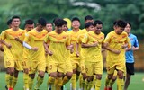 HLV Park gây sốt khi chơi bóng cùng 