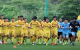 HLV Park gây sốt khi chơi bóng cùng 