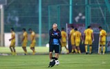 HLV Park gây sốt khi chơi bóng cùng 