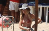 Sắc vóc đáng mơ ước của siêu mẫu vợ Peter Crouch ở tuổi 34