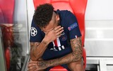 [ẢNH] Neymar ôm mặt khóc nức nở sau thất bại của PSG