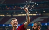 Cầu thủ Bayern Munich rủ nhau cắt trụi lưới sân Ánh sáng