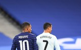 [ẢNH] Ronaldo gây sốt khi cười giòn tan cùng đàn em Mbappe