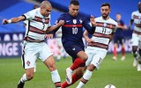 [ẢNH] Ronaldo gây sốt khi cười giòn tan cùng đàn em Mbappe