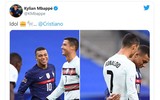 [ẢNH] Ronaldo gây sốt khi cười giòn tan cùng đàn em Mbappe