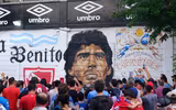 [ẢNH] Người hâm mộ khóc cạn nước mắt tiếc thương Maradona