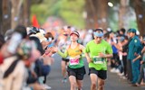 [ẢNH] Những người đẹp 'tỏa sáng' trên đường chạy Pleiku