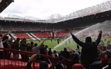 [ẢNH] CĐV quá khích làm loạn sân Old Trafford trước đại chiến M.U - Liverpool