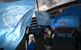 [ẢNH] CĐV Man City trắng đêm ăn mừng vô địch Ngoại hạng Anh