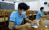 [ẢNH] Công Phượng, Quang Hải cùng đồng đội phấn khởi đi bầu cử