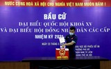 [ẢNH] Công Phượng, Quang Hải cùng đồng đội phấn khởi đi bầu cử