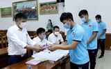 [ẢNH] Công Phượng, Quang Hải cùng đồng đội phấn khởi đi bầu cử