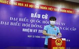 [ẢNH] Công Phượng, Quang Hải cùng đồng đội phấn khởi đi bầu cử
