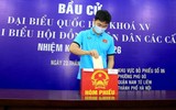 [ẢNH] Công Phượng, Quang Hải cùng đồng đội phấn khởi đi bầu cử