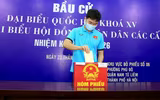[ẢNH] Công Phượng, Quang Hải cùng đồng đội phấn khởi đi bầu cử
