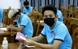 [ẢNH] Công Phượng, Quang Hải cùng đồng đội phấn khởi đi bầu cử
