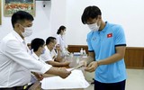[ẢNH] Công Phượng, Quang Hải cùng đồng đội phấn khởi đi bầu cử