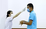 [ẢNH] Công Phượng, Quang Hải cùng đồng đội phấn khởi đi bầu cử