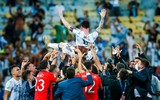 [ẢNH] Cảm xúc trái chiều của Messi và Neymar ở chung kết 