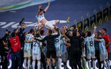 [ẢNH] Cảm xúc trái chiều của Messi và Neymar ở chung kết 