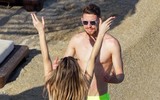 [ẢNH] Nhà vô địch EURO nghỉ xả hơi bên nữ ca sĩ sexy