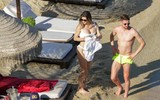 [ẢNH] Nhà vô địch EURO nghỉ xả hơi bên nữ ca sĩ sexy