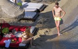 [ẢNH] Nhà vô địch EURO nghỉ xả hơi bên nữ ca sĩ sexy